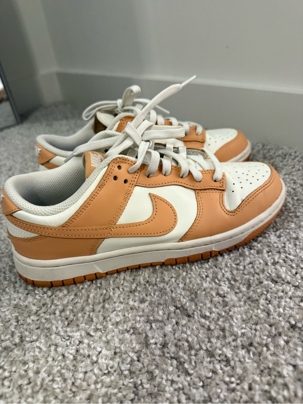 Nike Kids Low-Top Sneakers in Cream & Tan